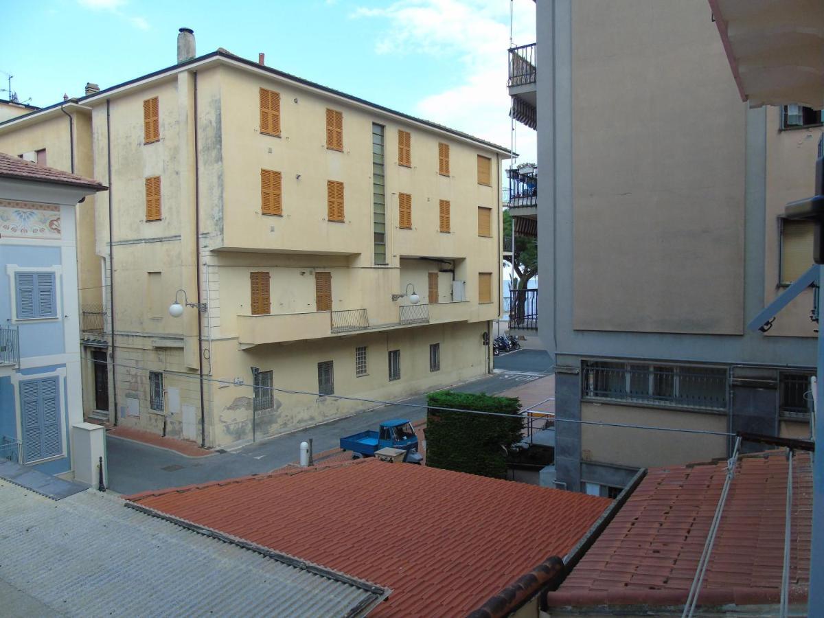 Appartamento Stella Marina In Pieno Centro Di Pietra Ligure Sulla Passeggiata E A Un Passo Dal Mare Exterior foto